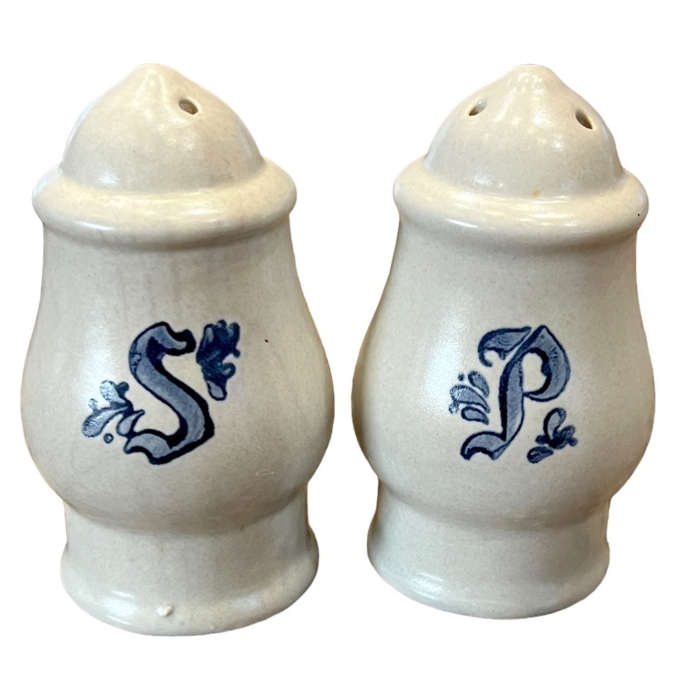 Pfaltzgraff Yorktowne Vintage Stoneware 4" Blue & White Salt & Pepper Shakers